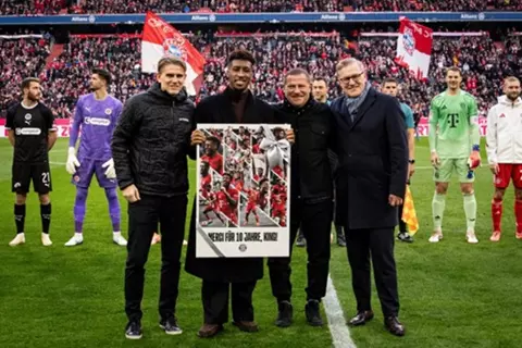 بعد 10 سنوات.. بايرن ميونخ يودع "الملك" كومان في أليانز أرينا